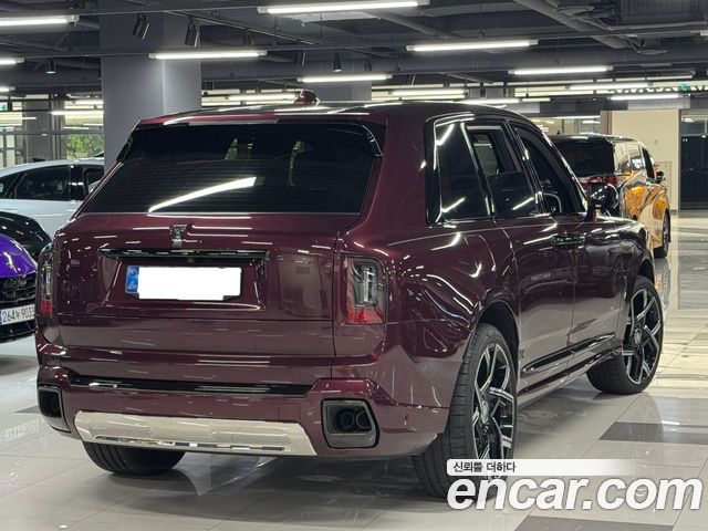 Rolls-Royce Cullinan 6.7 V12 Black Badge 2025 — фото 3