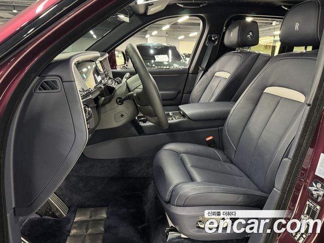 Rolls-Royce Cullinan 6.7 V12 Black Badge 2025 — фото 10