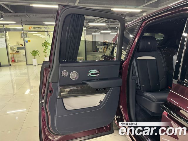 Rolls-Royce Cullinan 6.7 V12 Black Badge 2025 — фото 15