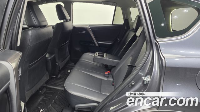 Toyota RAV4 2.5 2WD 4th 2018 — фото 12