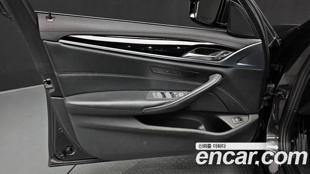 BMW 5 Series (G30) 520d xDrive Luxury Plus 2019 — фото 30