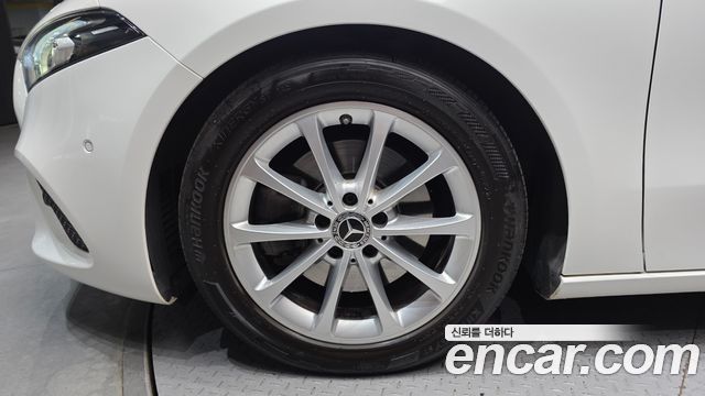 Mercedes-Benz A-Class (W177) A220 Sedan 2020 — фото 5