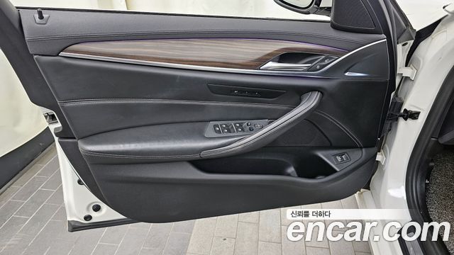 BMW 5 Series (G30) 520d xDrive Luxury Plus 2018 — фото 24