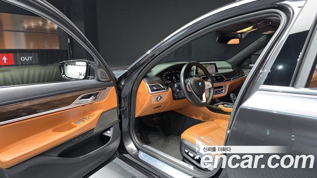 BMW 7 Series (G11) 740i Design Pure Excellence 2021 — фото 10