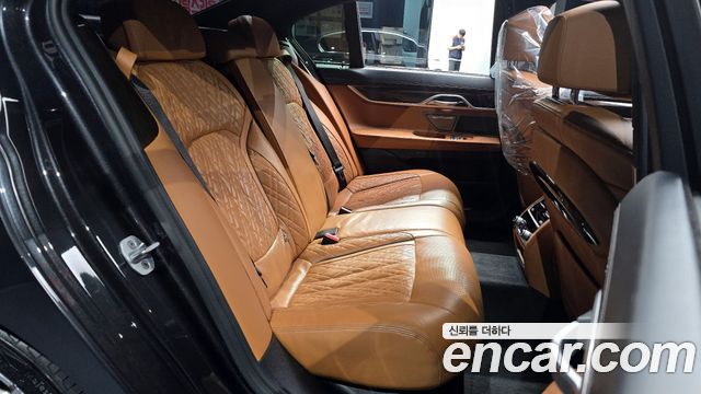 BMW 7 Series (G11) 740i Design Pure Excellence 2021 — фото 11