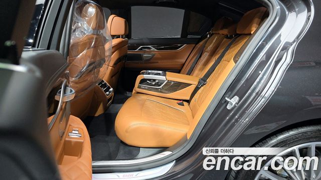 BMW 7 Series (G11) 740i Design Pure Excellence 2021 — фото 12