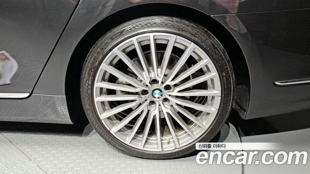 BMW 7 Series (G11) 740i Design Pure Excellence 2021 — фото 21