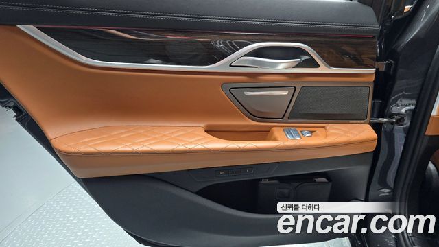 BMW 7 Series (G11) 740i Design Pure Excellence 2021 — фото 25
