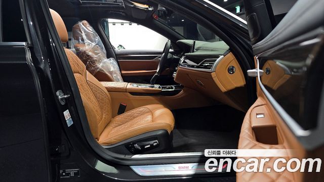 BMW 7 Series (G11) 740i Design Pure Excellence 2021 — фото 26