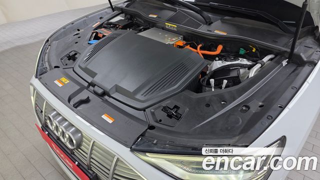 Audi e-tron 55 Quattro Sportback 2022 — фото 6