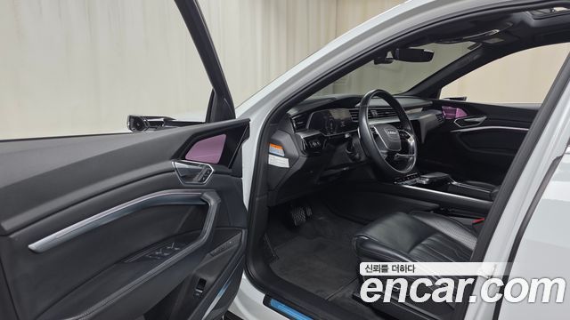 Audi e-tron 55 Quattro Sportback 2022 — фото 10