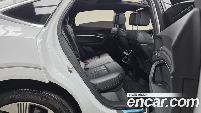 Audi e-tron 55 Quattro Sportback 2022 — фото 12