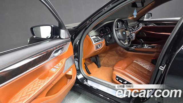 BMW 7 Series (G11) M760Li xDrive V12 Excellence 2020 — фото 10