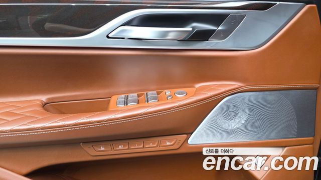 BMW 7 Series (G11) M760Li xDrive V12 Excellence 2020 — фото 18