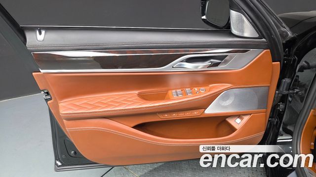 BMW 7 Series (G11) M760Li xDrive V12 Excellence 2020 — фото 24
