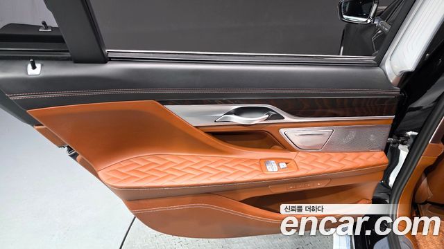 BMW 7 Series (G11) M760Li xDrive V12 Excellence 2020 — фото 25