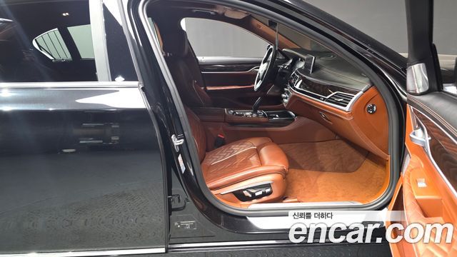BMW 7 Series (G11) M760Li xDrive V12 Excellence 2020 — фото 26