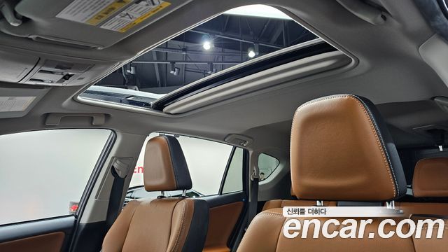 Toyota RAV4 2.5 4WD Hybrid 4th 2018 — фото 15