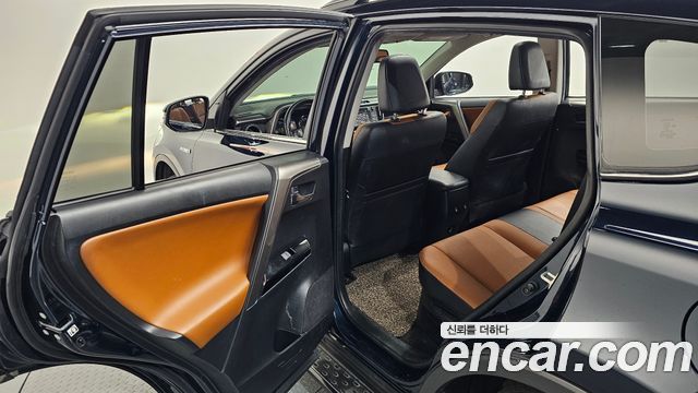 Toyota RAV4 2.5 4WD Hybrid 4th 2018 — фото 18