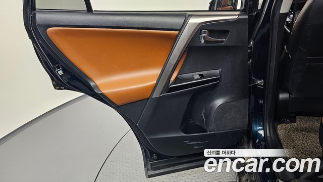 Toyota RAV4 2.5 4WD Hybrid 4th 2018 — фото 25