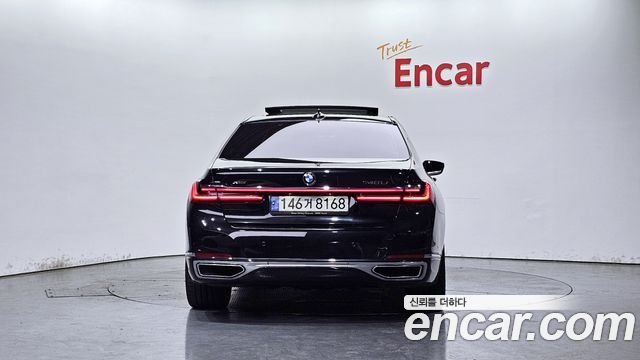 BMW 7 Series (G11) 740Li xDrive Design Pure Excellence 2021 — фото 4