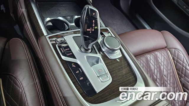 BMW 7 Series (G11) 740Li xDrive Design Pure Excellence 2021 — фото 9