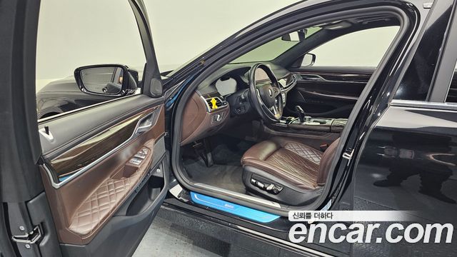 BMW 7 Series (G11) 740Li xDrive Design Pure Excellence 2021 — фото 10