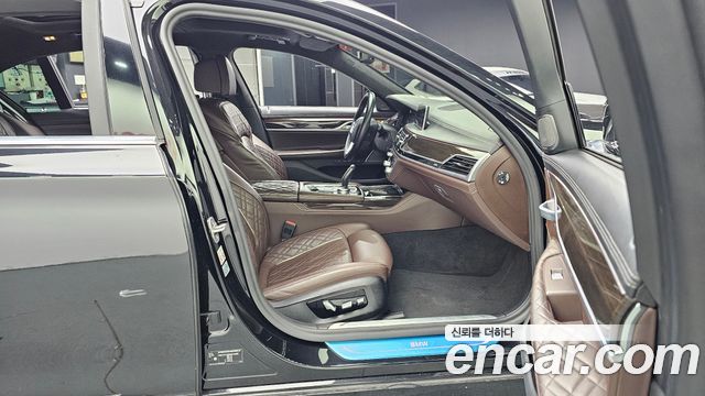 BMW 7 Series (G11) 740Li xDrive Design Pure Excellence 2021 — фото 15
