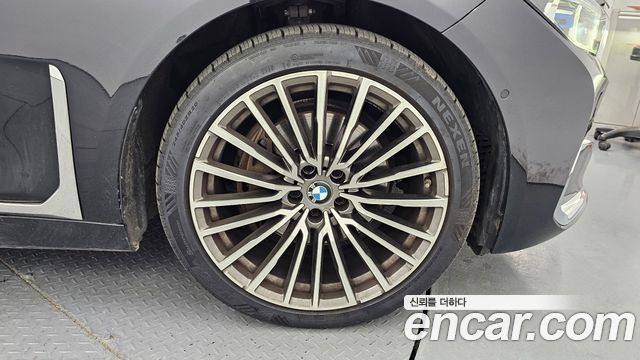 BMW 7 Series (G11) 740Li xDrive Design Pure Excellence 2021 — фото 27