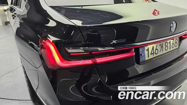 BMW 7 Series (G11) 740Li xDrive Design Pure Excellence 2021 — фото 29