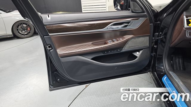 BMW 7 Series (G11) 740Li xDrive Design Pure Excellence 2021 — фото 30