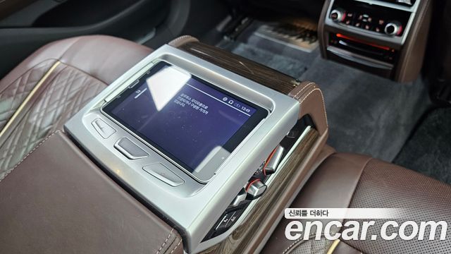 BMW 7 Series (G11) 740Li xDrive Design Pure Excellence 2021 — фото 34