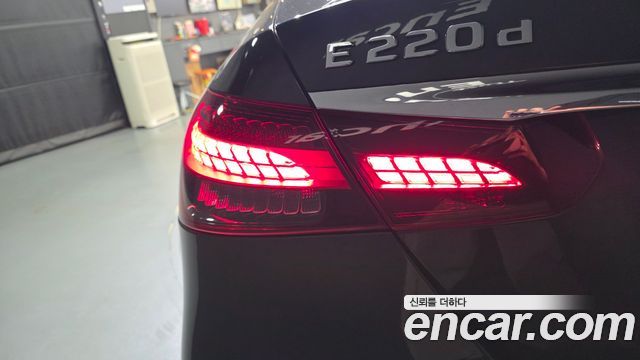 Mercedes-Benz E-Class (W213) E220d 4MATIC AMG Line 2021 — фото 23