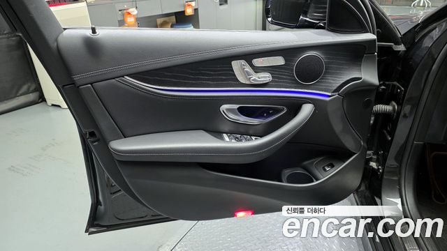 Mercedes-Benz E-Class (W213) E220d 4MATIC AMG Line 2021 — фото 24