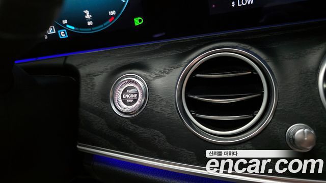 Mercedes-Benz E-Class (W213) E220d 4MATIC AMG Line 2021 — фото 27