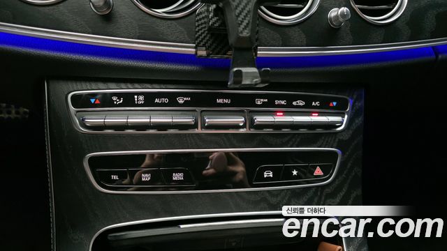 Mercedes-Benz E-Class (W213) E220d 4MATIC AMG Line 2021 — фото 33