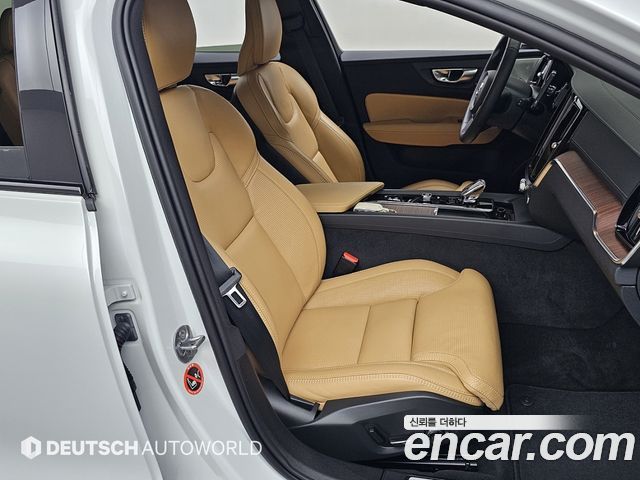 Volvo V60 Cross Country (II) B5 Ultimate AWD 2023 — фото 10