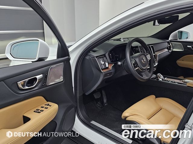 Volvo V60 Cross Country (II) B5 Ultimate AWD 2023 — фото 15