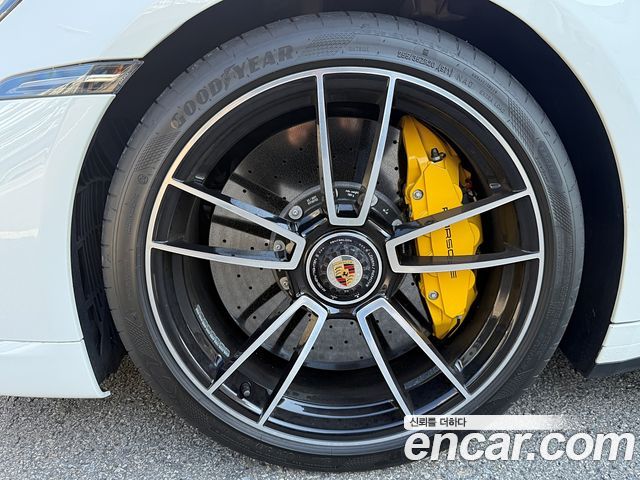 Porsche 911 (992) Turbo S Cabriolet 2021 — фото 15