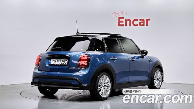 MINI Cooper 5-Door Classic Plus 3rd 2022 — фото 2