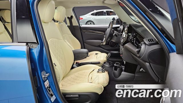 MINI Cooper 5-Door Classic Plus 3rd 2022 — фото 16