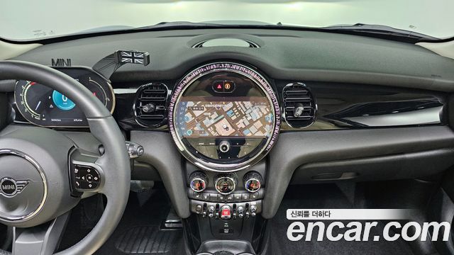 MINI Cooper 5-Door Classic Plus 3rd 2022 — фото 17