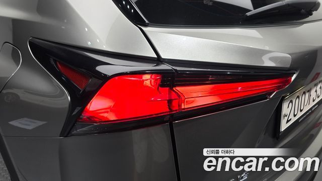Lexus NX300h Supreme 2019 — фото 23