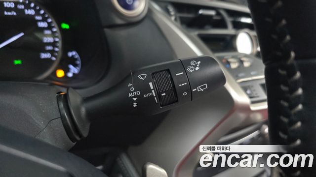 Lexus NX300h Supreme 2019 — фото 30