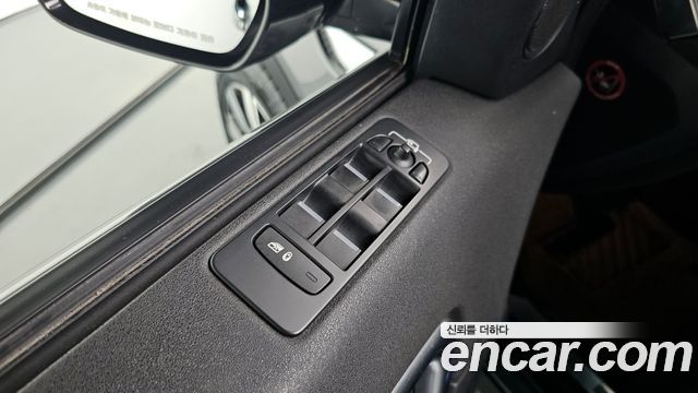 Land Rover Discovery Sport 2.0 TD4 HSE Luxury 2017 — фото 17