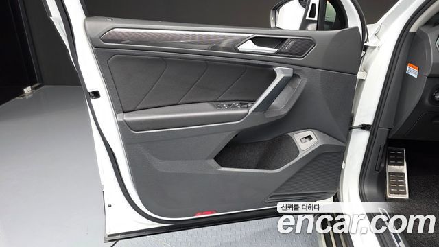 Volkswagen Tiguan (II) 2.0 TDI Prestige 2020 — фото 30