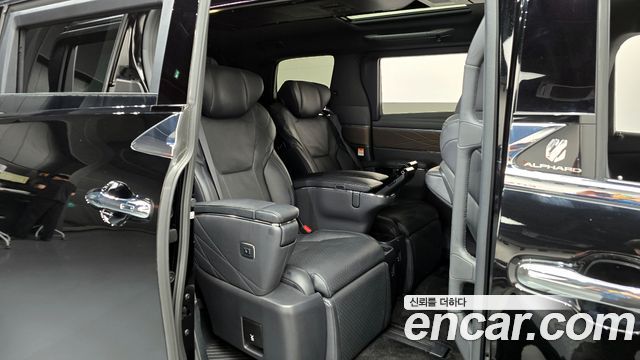 Toyota Alphard (IV) 2.5 HEV Executive AWD 2024 — фото 11