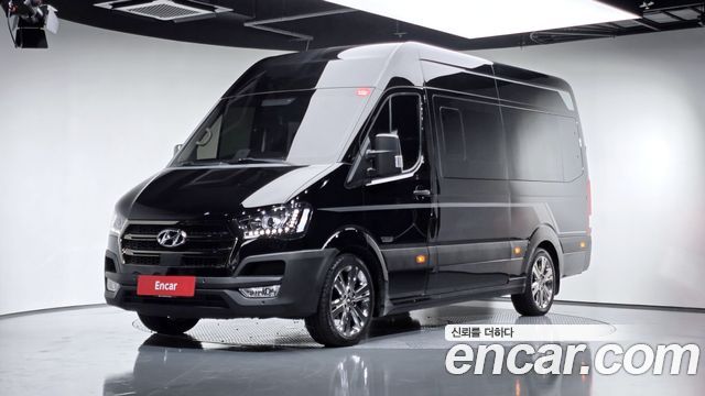 Hyundai Solati 11-Seater Luxury