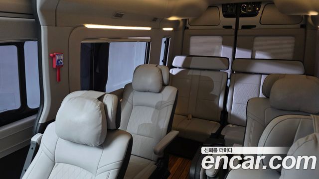 Hyundai Solati 11-Seater Luxury 2021 — фото 16