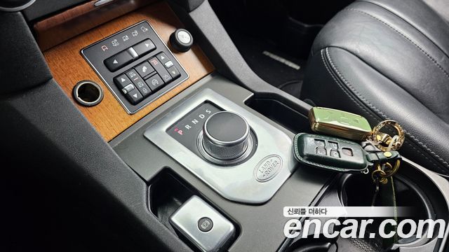 Land Rover Discovery 4 3.0 SDV6 SE 2016 — фото 9